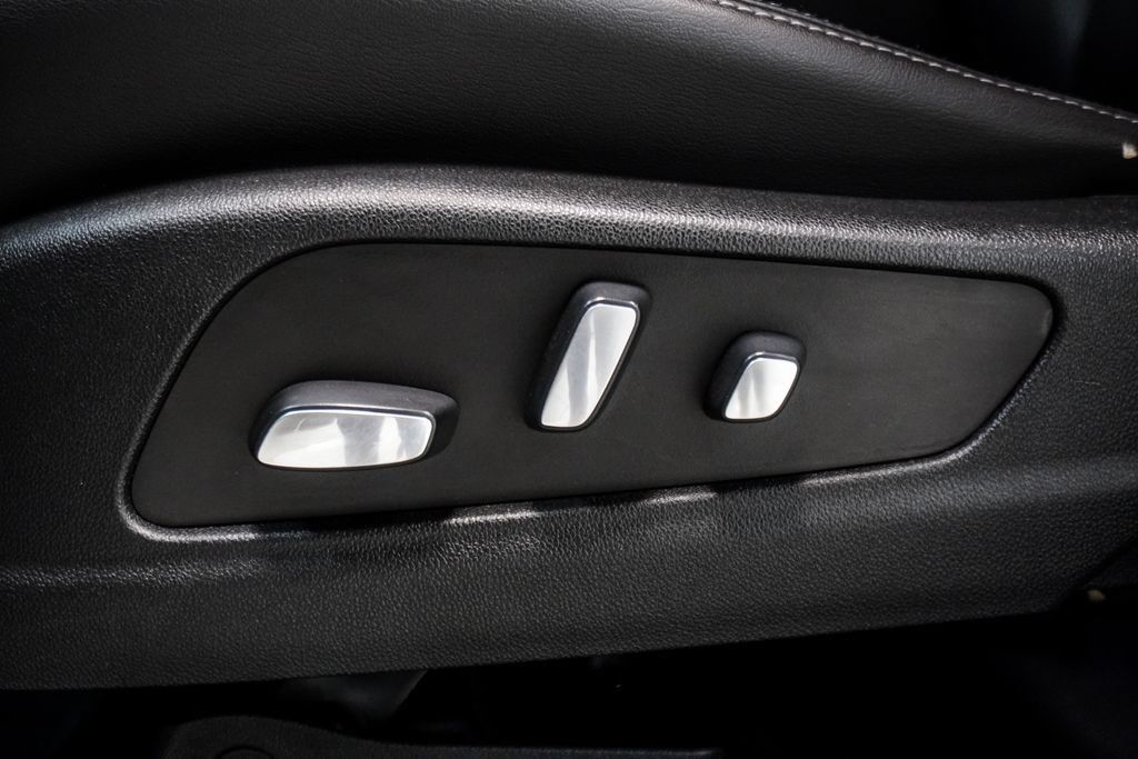 Used 2022 Cadillac XT6 Premium Luxury w/ Technology Package FWD image 7