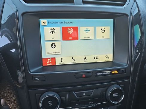 Used 2018 Ford Explorer XLT w/ Equipment Group 202A image 18