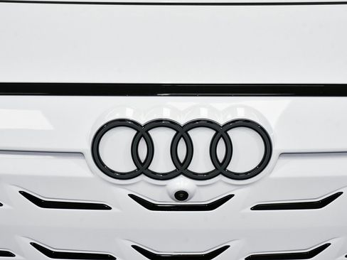 Used 2025 Audi S6 e-tron Prestige w/ 21" Black Optic Package image 83