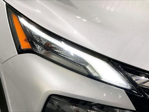Used 2025 Nissan Rogue SV FWD image 27