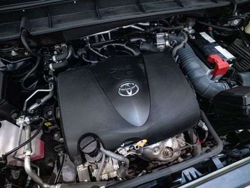 Certified 2022 Toyota Highlander LE image 13