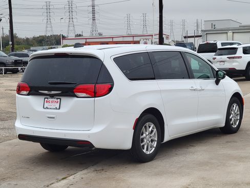 New 2026 Chrysler Voyager LX image 5