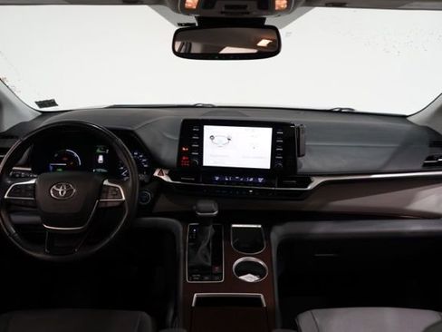 Used 2021 Toyota Sienna XLE image 14