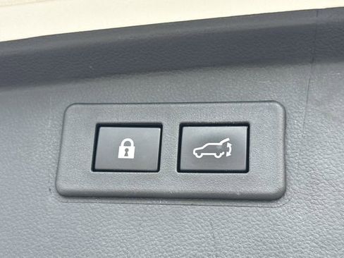 Used 2025 Subaru Outback Premium AWD/4WD image 17