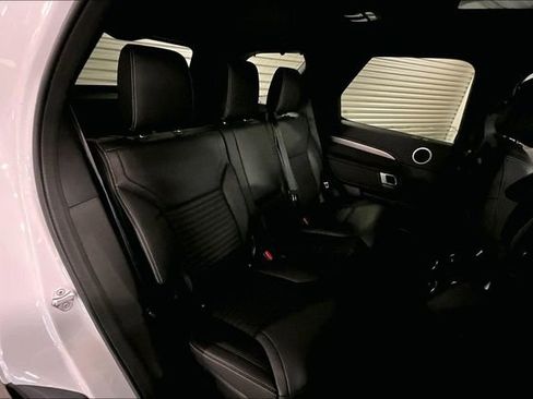 Certified 2025 Land Rover Discovery Dynamic SE AWD/4WD image 15