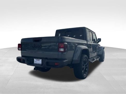 Used 2025 Jeep Gladiator Sport image 5