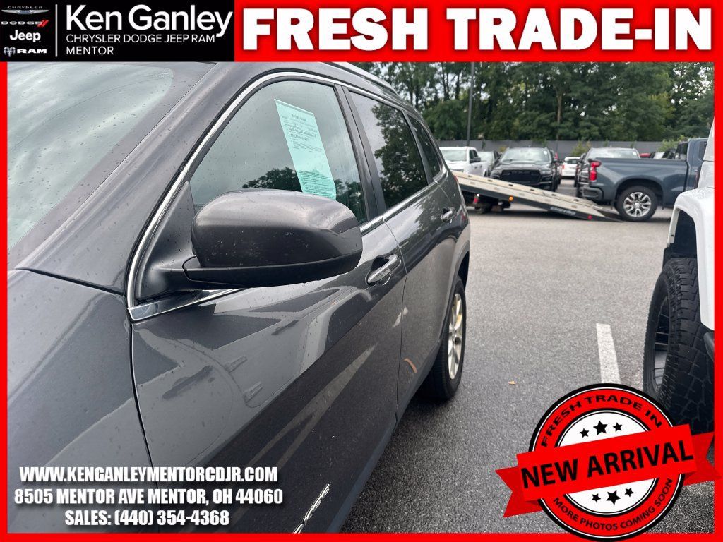 Used 2014 Jeep Cherokee Latitude w/ Cold Weather Group FWD image 7