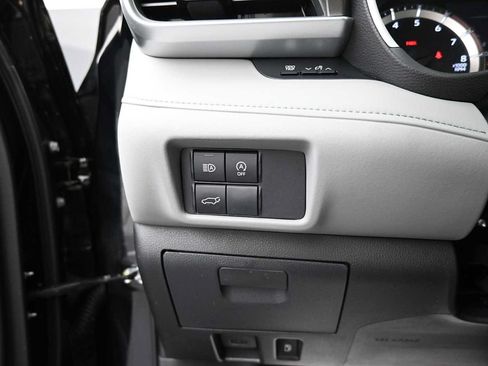 Used 2026 Toyota Highlander XLE AWD/4WD image 11