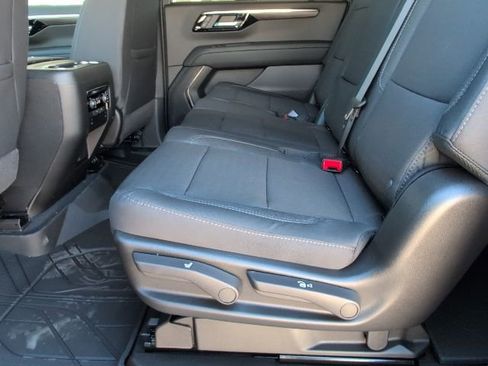 New 2026 Chevrolet Suburban LS image 7