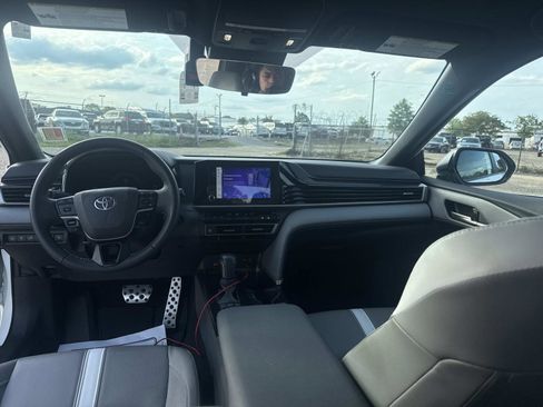 Used 2025 Toyota Camry SE FWD image 14