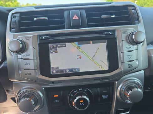 Used 2018 Toyota 4Runner SR5 AWD/4WD image 21