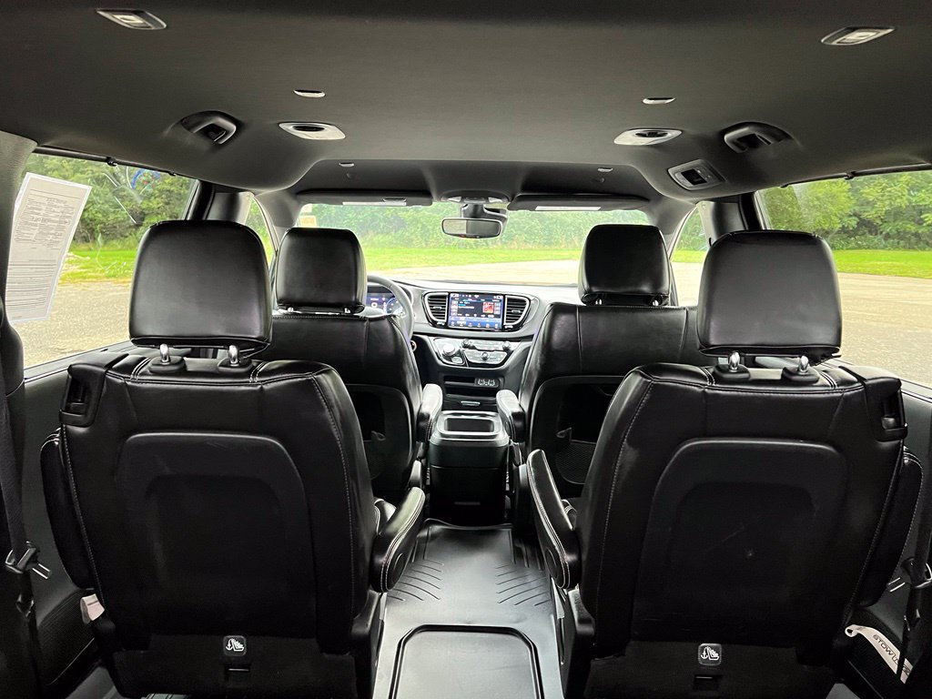 Used 2025 Chrysler Pacifica Select FWD image 17