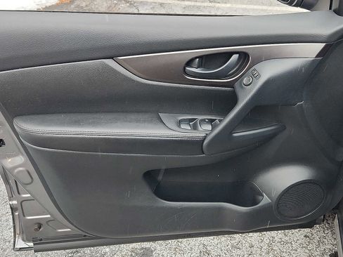 Used 2022 Nissan Rogue Sport S image 12