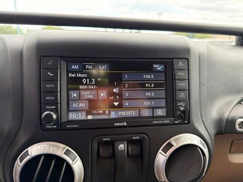 Used 2017 Jeep Wrangler Rubicon w/ Power Convenience Group AWD/4WD image 25