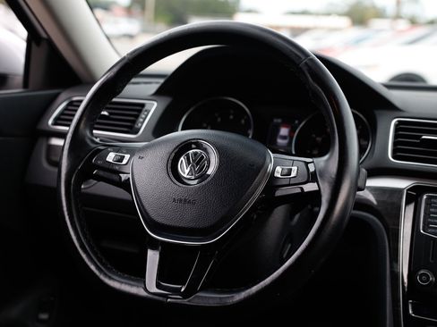 Used 2018 Volkswagen Passat 2.0T SE image 28