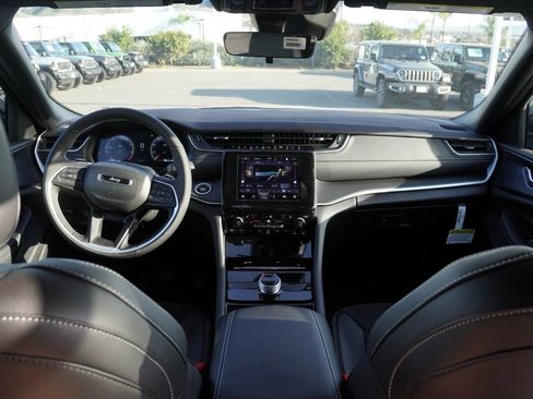 New 2025 Jeep Grand Cherokee L Altitude image 23