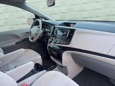 Used 2014 Toyota Sienna LE FWD image 14