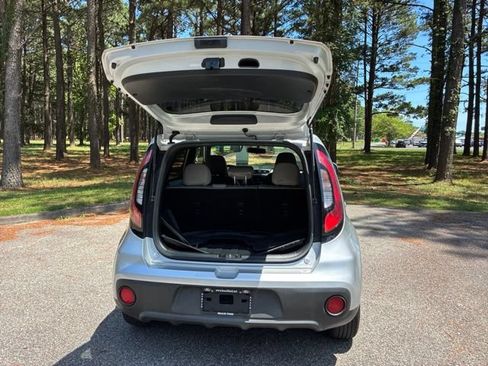 Used 2018 Kia Soul FWD image 18