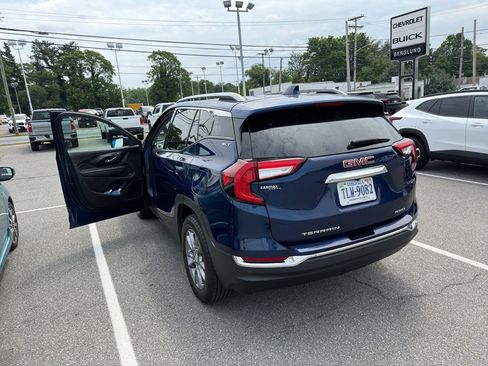 Used 2022 GMC Terrain SLT w/ Tech Package AWD/4WD image 5