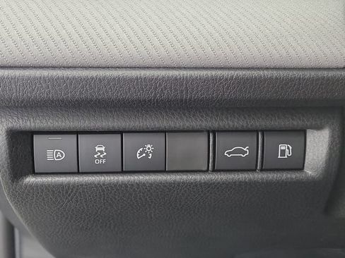 Used 2025 Toyota Camry SE w/ Convenience Package FWD image 32