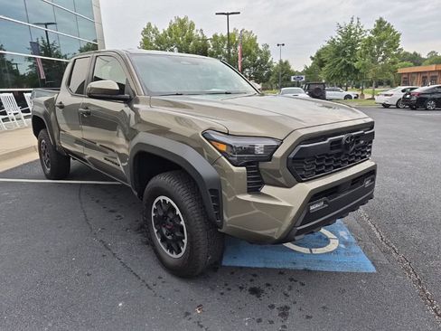 Used 2026 Toyota Tacoma TRD Off-Road AWD/4WD image 3