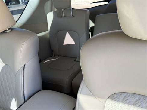Used 2018 INFINITI QX80 4WD w/ Deluxe Technology Package image 22