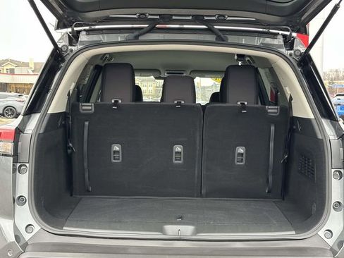 Used 2024 Nissan Pathfinder SV w/ Black Appearance Package image 12
