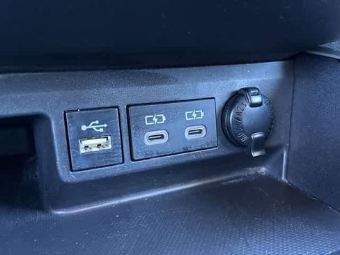 Used 2023 Toyota Highlander XLE image 34