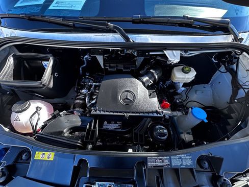 Used 2025 Mercedes-Benz Sprinter 2500 image 14