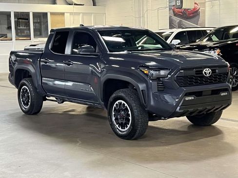 Used 2024 Toyota Tacoma TRD Off-Road image 7