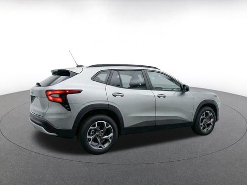 Used 2025 Chevrolet Trax LT w/ LT Convenience Package FWD image 10