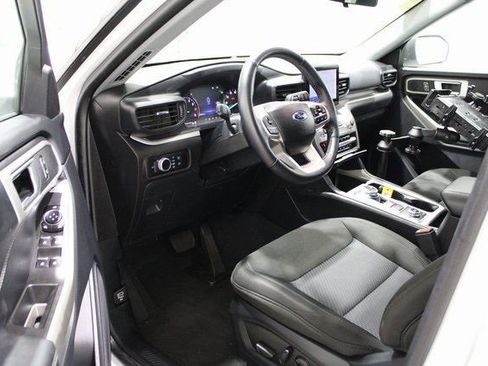 Used 2023 Ford Explorer XLT image 2