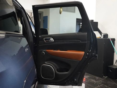 Used 2016 Jeep Grand Cherokee SRT image 26