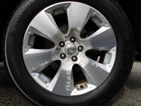 Used 2011 Subaru Outback 3.6R Limited image 21