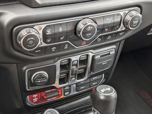 Used 2021 Jeep Wrangler Unlimited Rubicon w/ Dual Top Group image 28