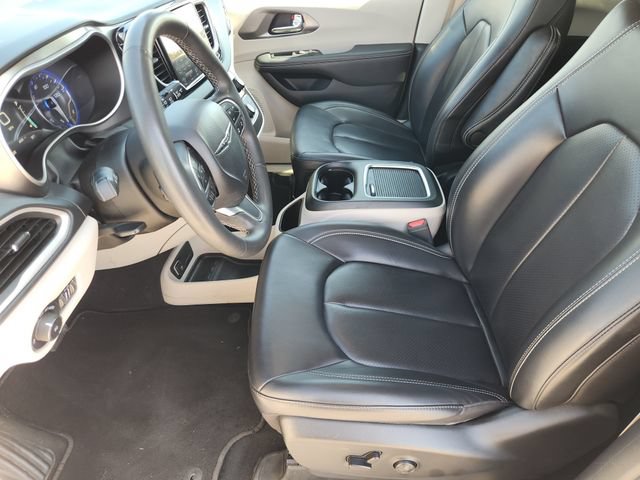 Used 2023 Chrysler Pacifica Touring-L FWD image 14