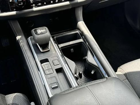 Certified 2025 Nissan Pathfinder SV FWD image 19