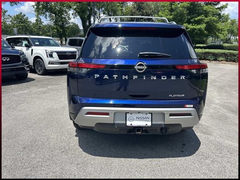 Used 2023 Nissan Pathfinder Platinum FWD image 6