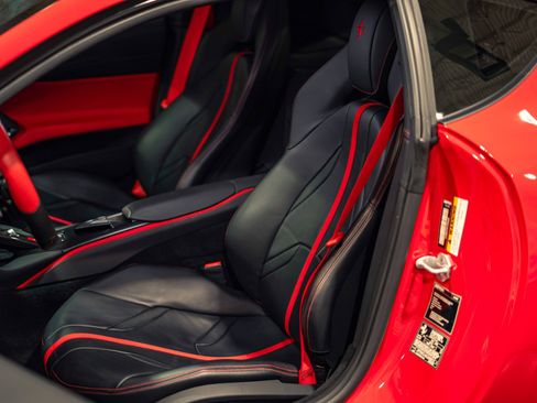 Used 2020 Ferrari 812 Superfast RWD image 4