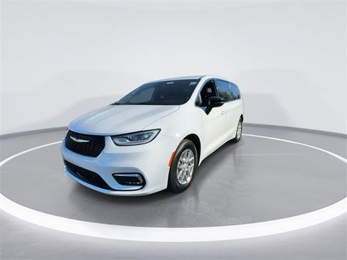 New 2026 Chrysler Pacifica Select image 3