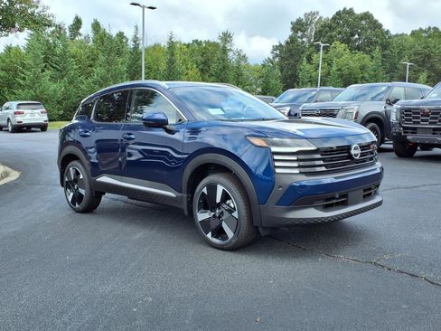 New 2025 Nissan Kicks SR image 1