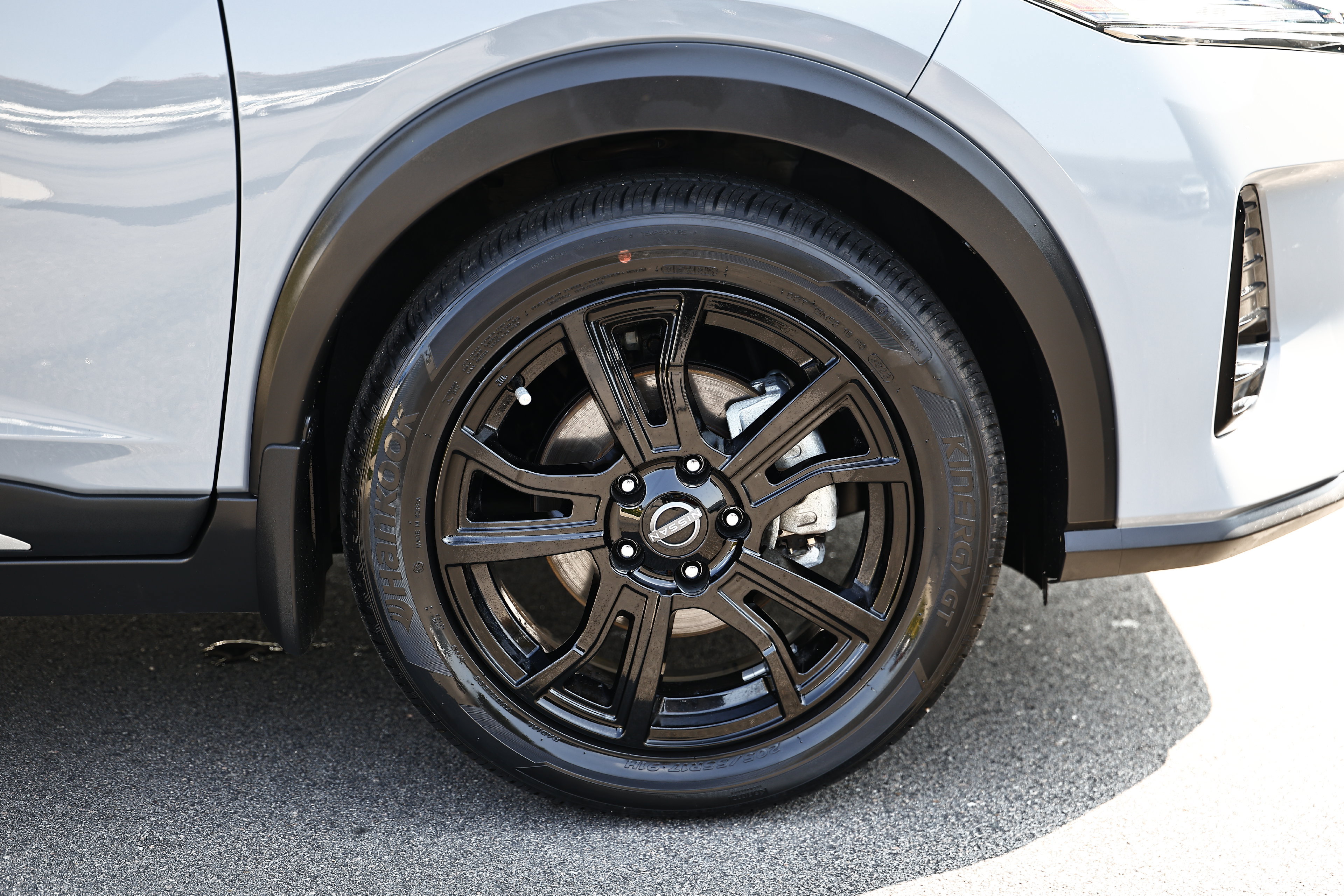 Used 2024 Nissan Kicks SR w/ SR Premium Package FWD image 11