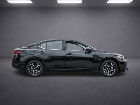 Used 2024 Nissan Sentra SV image 3