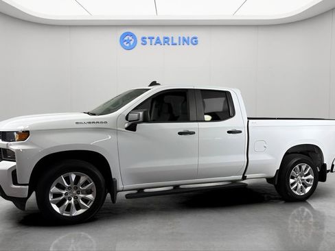 Used 2020 Chevrolet Silverado 1500 Custom w/ Custom Value Package RWD image 3