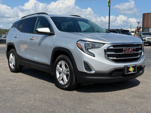 Used 2020 GMC Terrain SLE w/ Driver Convenience Package FWD image 2