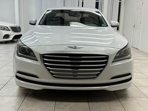 Used 2015 Hyundai Genesis 3.8 image 2