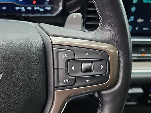 Used 2022 Chevrolet Silverado 1500 High Country w/ High Country Premium Package AWD/4WD image 25