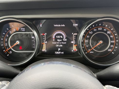 Used 2021 Jeep Gladiator Overland AWD/4WD image 8