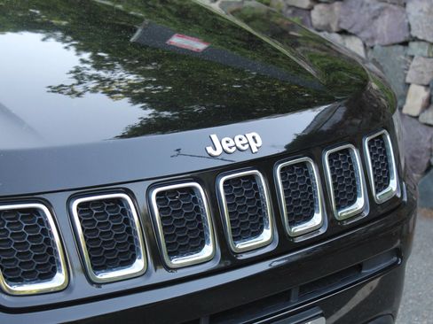 Used 2018 Jeep Compass Limited w/ Navigation Group AWD/4WD image 39