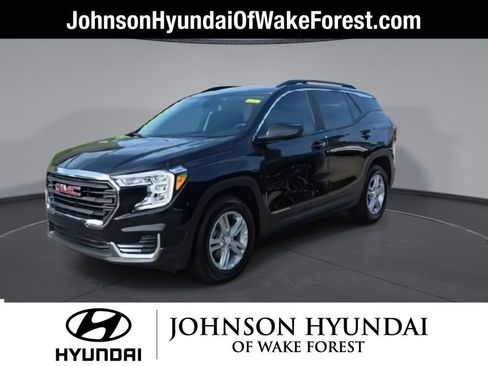 Used 2023 GMC Terrain SLE w/ Driver Convenience Package image 4